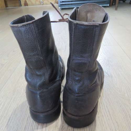 Pair of SADF leather boots - Size 9