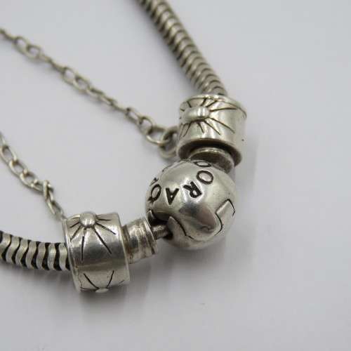 Sterling silver Pandora charm bracelet - Weighs 13,5 g - Length 22 cm