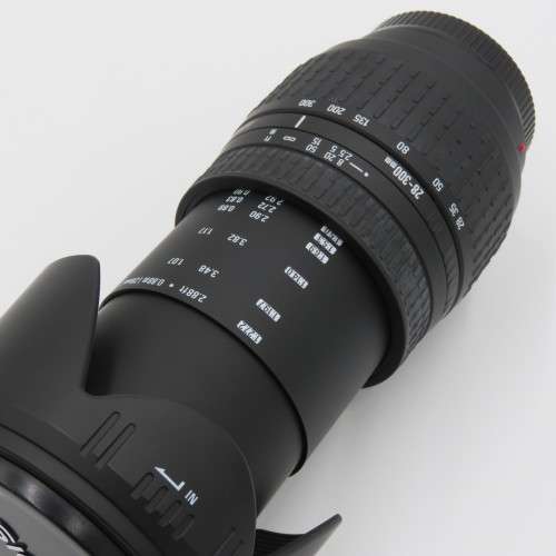 Sigma 28-300mm Aspherical IF DL Hyperzoom F1:3,5-6,3 lens with Minolta AF Mount