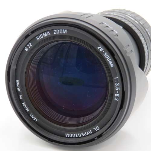 Sigma 28-300mm Aspherical IF DL Hyperzoom F1:3,5-6,3 lens with Minolta AF Mount