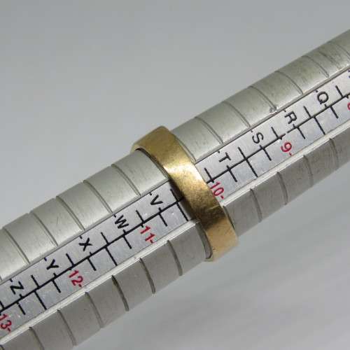 9kt Gold mens ring with Onyx - Weighs 7,1 grams - Size U