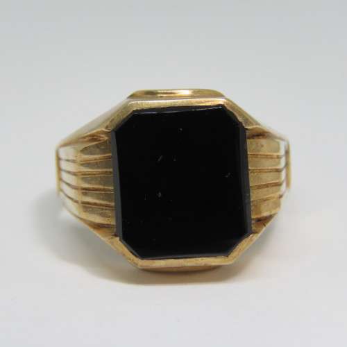 9kt Gold mens ring with Onyx - Weighs 7,1 grams - Size U