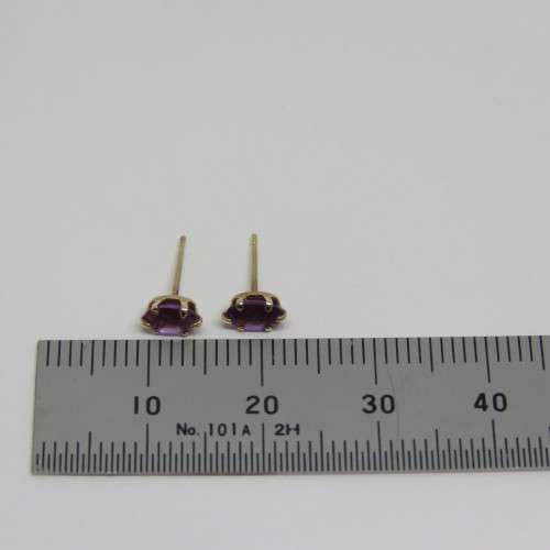 9kt Gold earrings with amethyst - Weighs 0,4 g