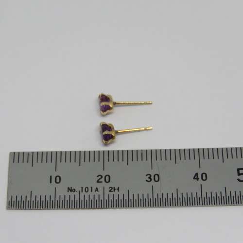 9kt Gold earrings with amethyst - Weighs 0,4 g