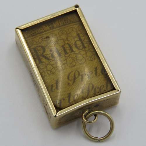 9kt Gold pendant with South African R1 banknote inside - Weighs 3,3 g