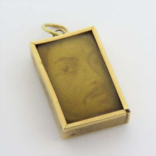 9kt Gold pendant with South African R1 banknote inside - Weighs 3,3 g
