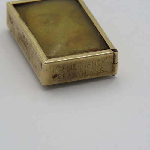 9kt Gold pendant with South African R1 banknote inside - Weighs 3,3 g