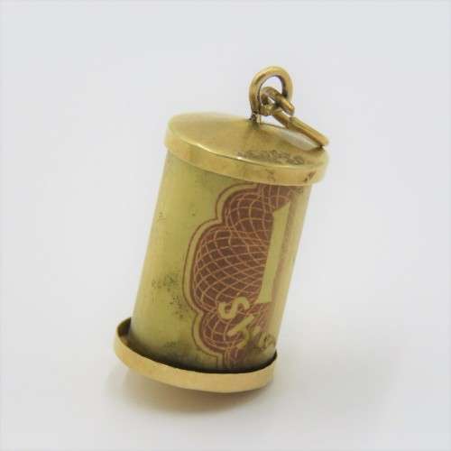 9kt Gold pendant with South African 10 shillings banknote folded inside - Weighs 2,6 grams
