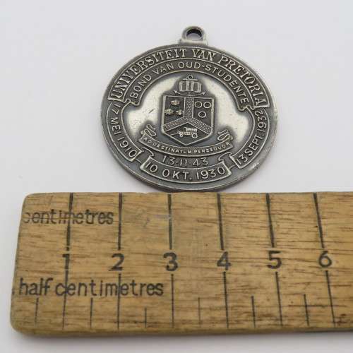 University of Pretoria Oud Studente Bond medallion with 1960 important dates - Rarely seen
