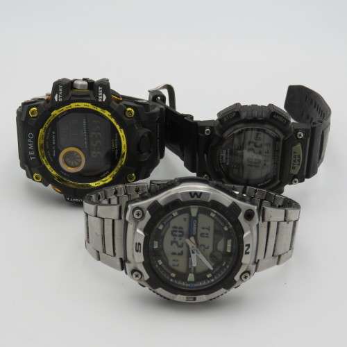 Lot of 3 mens digital watches with some faults - Working