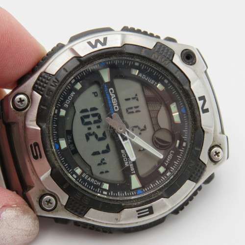 Lot of 3 mens digital watches with some faults - Working