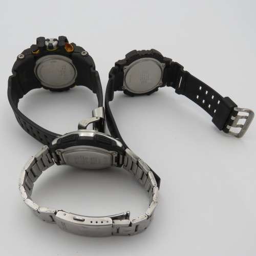 Lot of 3 mens digital watches with some faults - Working