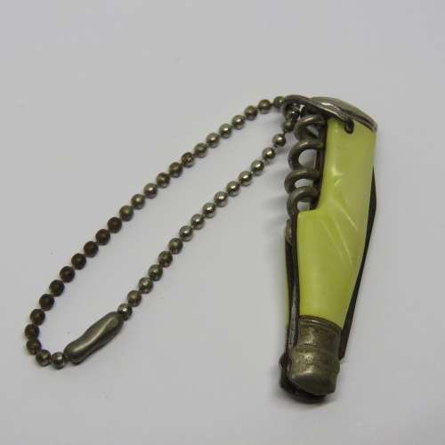Vintage Richards bottle shaped corkscrew pocket knife keychain