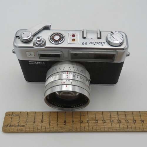 Yashica Electro 35 electronic 35mm camera - Not tested - Yashinon-DX 1:1,7 lens