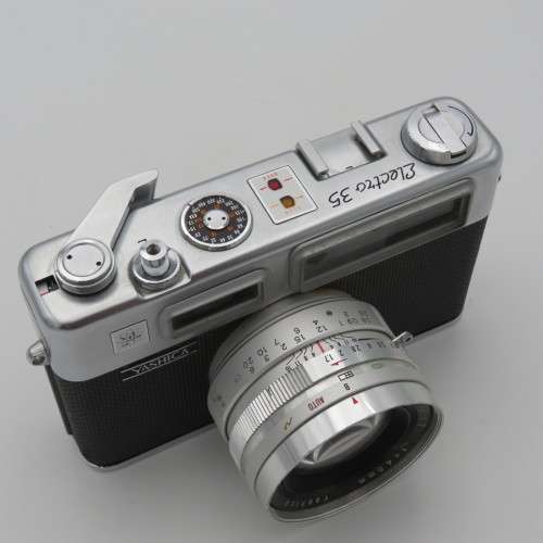 Yashica Electro 35 electronic 35mm camera - Not tested - Yashinon-DX 1:1,7 lens
