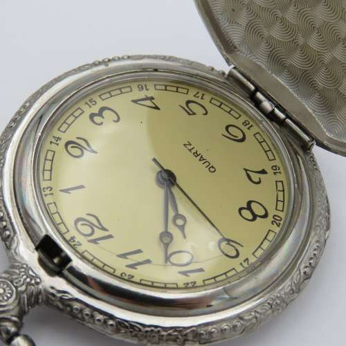 Full hunter quartz pocketwatch with Statue of Liberty - Needs battery