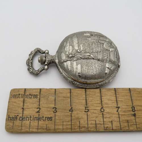 Full hunter quartz pocketwatch with Statue of Liberty - Needs battery