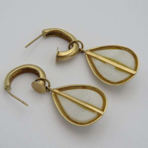 9kt Gold Mabe Pearl earrings - Weighs 7,3 g