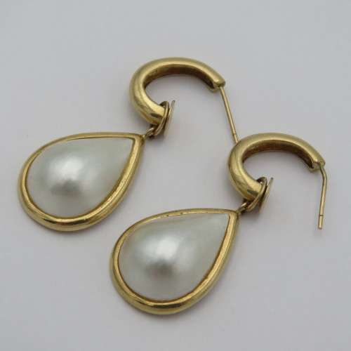 9kt Gold Mabe Pearl earrings - Weighs 7,3 g