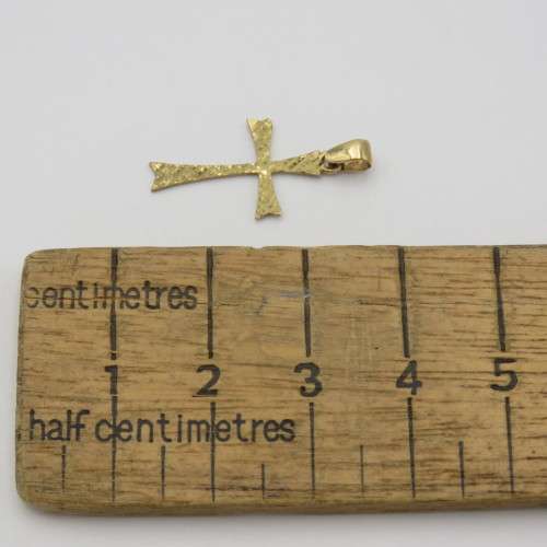 9kt Gold cross pendant - Weighs 0,4 g