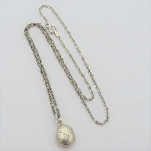 Sterling silver necklace with locket - Weighs 4,2 g - Length 50,5 cm