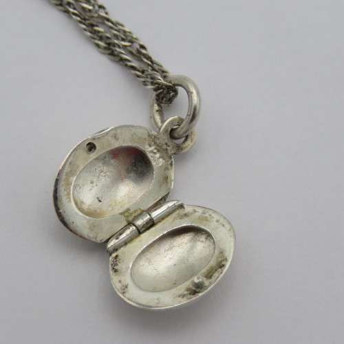 Sterling silver necklace with locket - Weighs 4,2 g - Length 50,5 cm