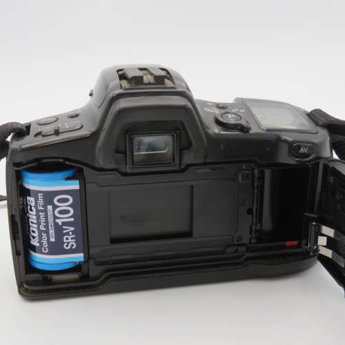 Minolta Maxxum 430 Si RZ 35mm film camera with lens and teleconverter and extras in suitcase