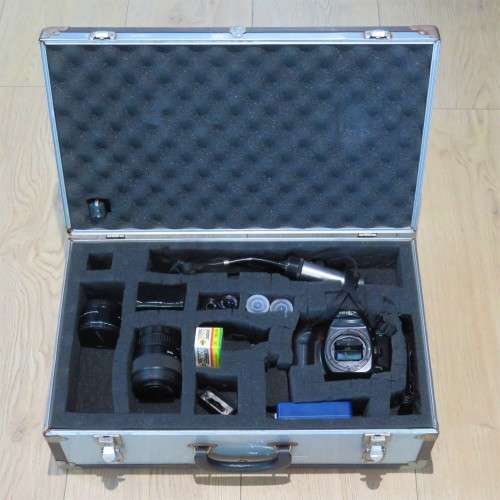 Minolta Maxxum 430 Si RZ 35mm film camera with lens and teleconverter and extras in suitcase