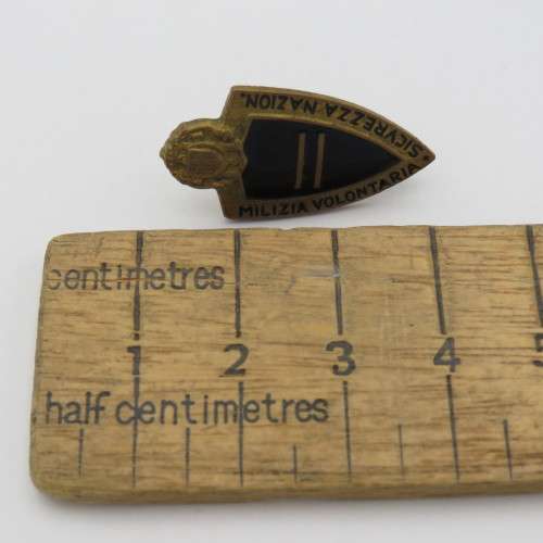 WW2 Italian Fascist Milizia Volontaria lapel button badge