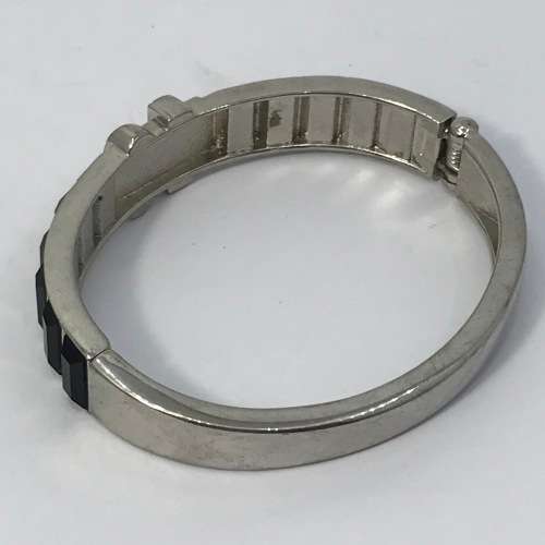 Beautiful silver plated clip-on bangle - 17cm