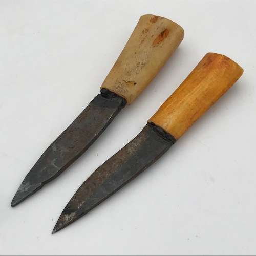 Traditional Nepalese Kukri dagger with 2 smaller knives and sheath decorated