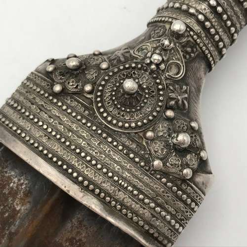 Antique Omani Junbiyya / Khanjar dagger with silver work - blade rusted