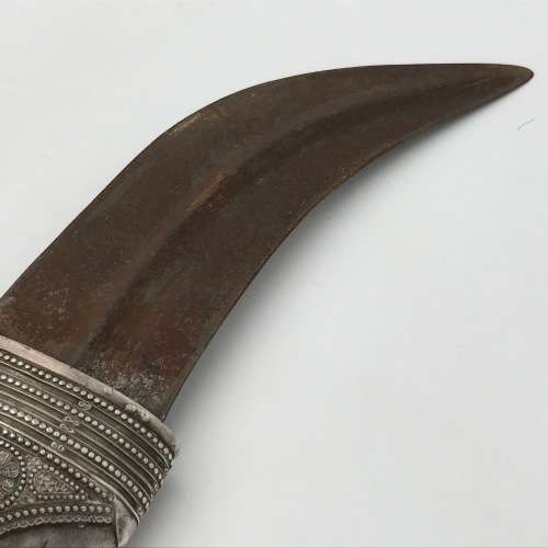 Antique Omani Junbiyya / Khanjar dagger with silver work - blade rusted