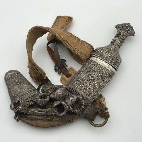 Antique Omani Junbiyya / Khanjar dagger with silver work - blade rusted