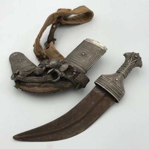 Antique Omani Junbiyya / Khanjar dagger with silver work - blade rusted