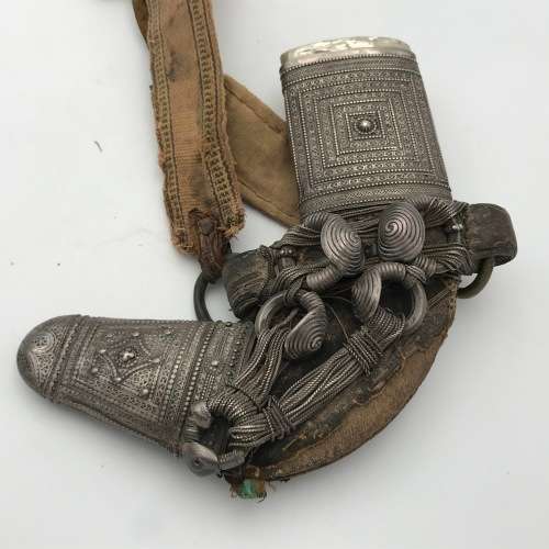 Antique Omani Junbiyya / Khanjar dagger with silver work - blade rusted