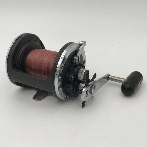 Vintage Daiwa Sealine fishing reel
