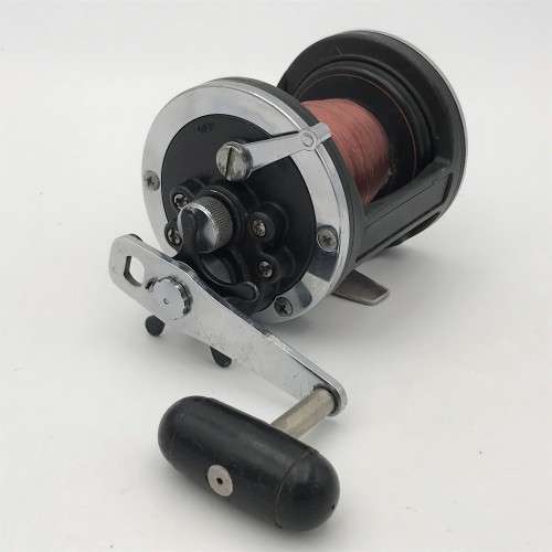 Vintage Daiwa Sealine fishing reel