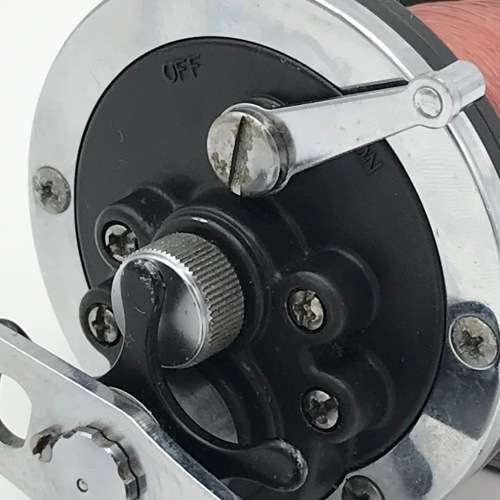 Vintage Daiwa Sealine fishing reel