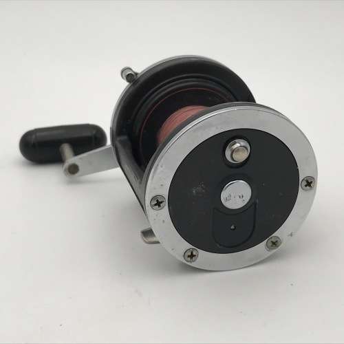 Vintage Daiwa Sealine fishing reel