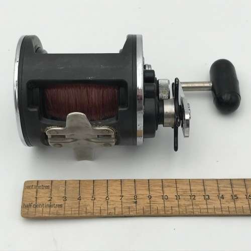Vintage Daiwa Sealine fishing reel