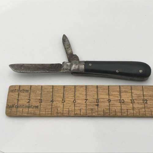 Vintage pocket knife - well used