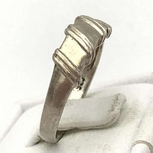 Sterling Silver ring - weighs 1,8g - size L