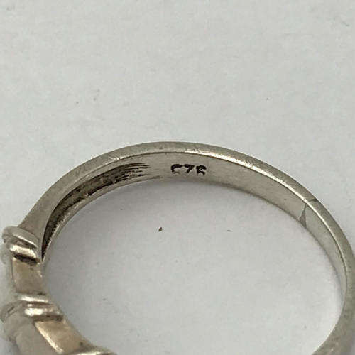 Sterling Silver ring - weighs 1,8g - size L