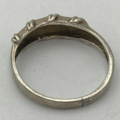 Sterling Silver ring - weighs 1,8g - size L