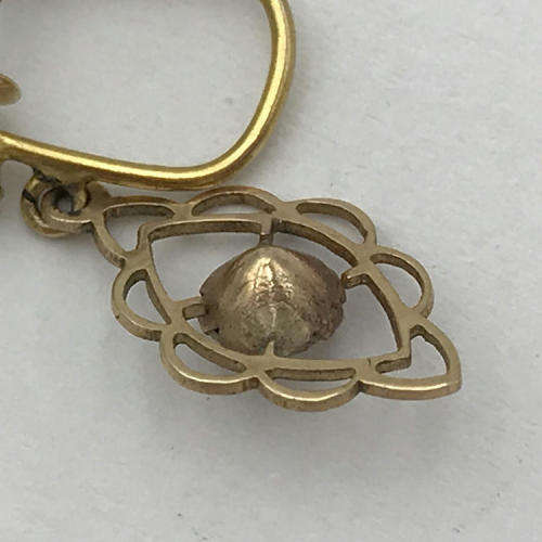 9kt Gold Screw on earrings with cubic Zirconia`s - weighs 1,2g