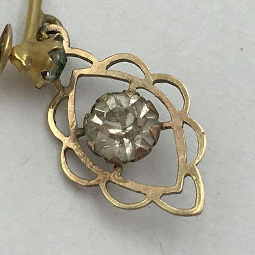 9kt Gold Screw on earrings with cubic Zirconia`s - weighs 1,2g