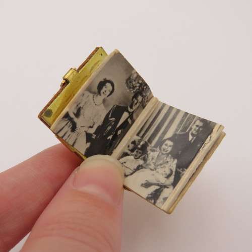 1953 Elizabeth Regina II Coronation photo booklet keyring holder