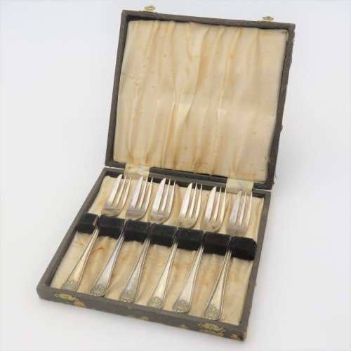 Vintage EPNS cake fork set in box