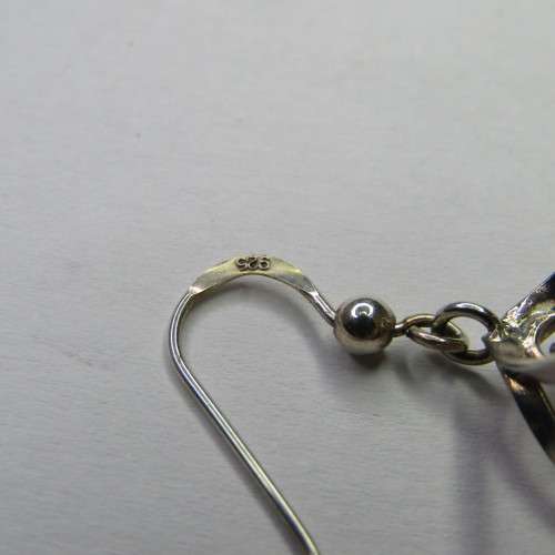 Pair of Sterling Silver earrings with pearls - weighs 8,0g